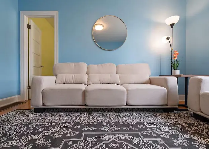 Charming 3br With 2 Parking Spot, Near Transit & Shopping,