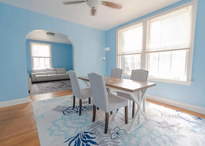Charming 3br With 2 Parking Spot, Near Transit & Shopping, *