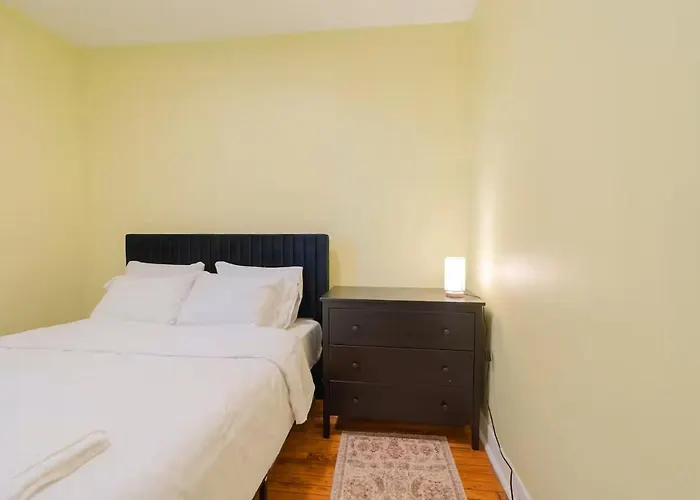 Charming 3br With 2 Parking Spot, Near Transit & Shopping, *