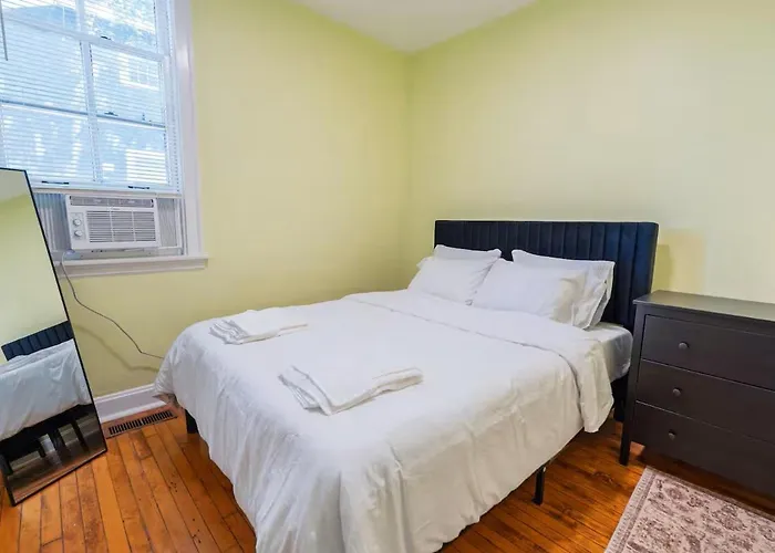 Charming 3br With 2 Parking Spot, Near Transit & Shopping, *