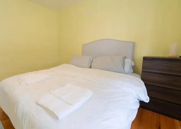 Charming 3br With 2 Parking Spot, Near Transit & Shopping, *